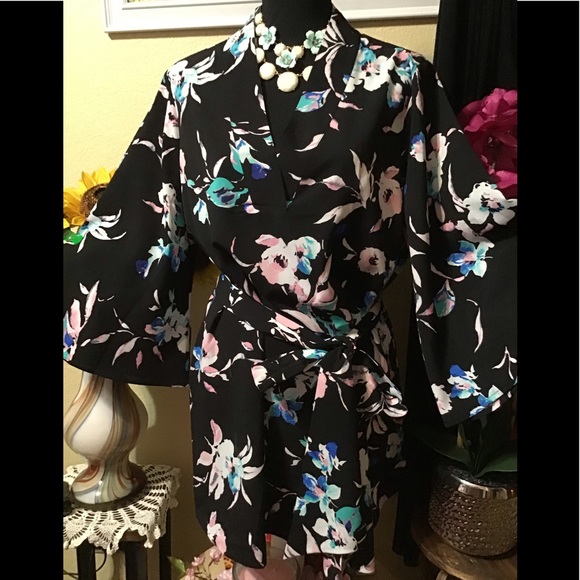 🌺NWT LANE BRYANT 14/16 or 22/24 TROPICAL FLORAL TOP - Picture 7 of 12